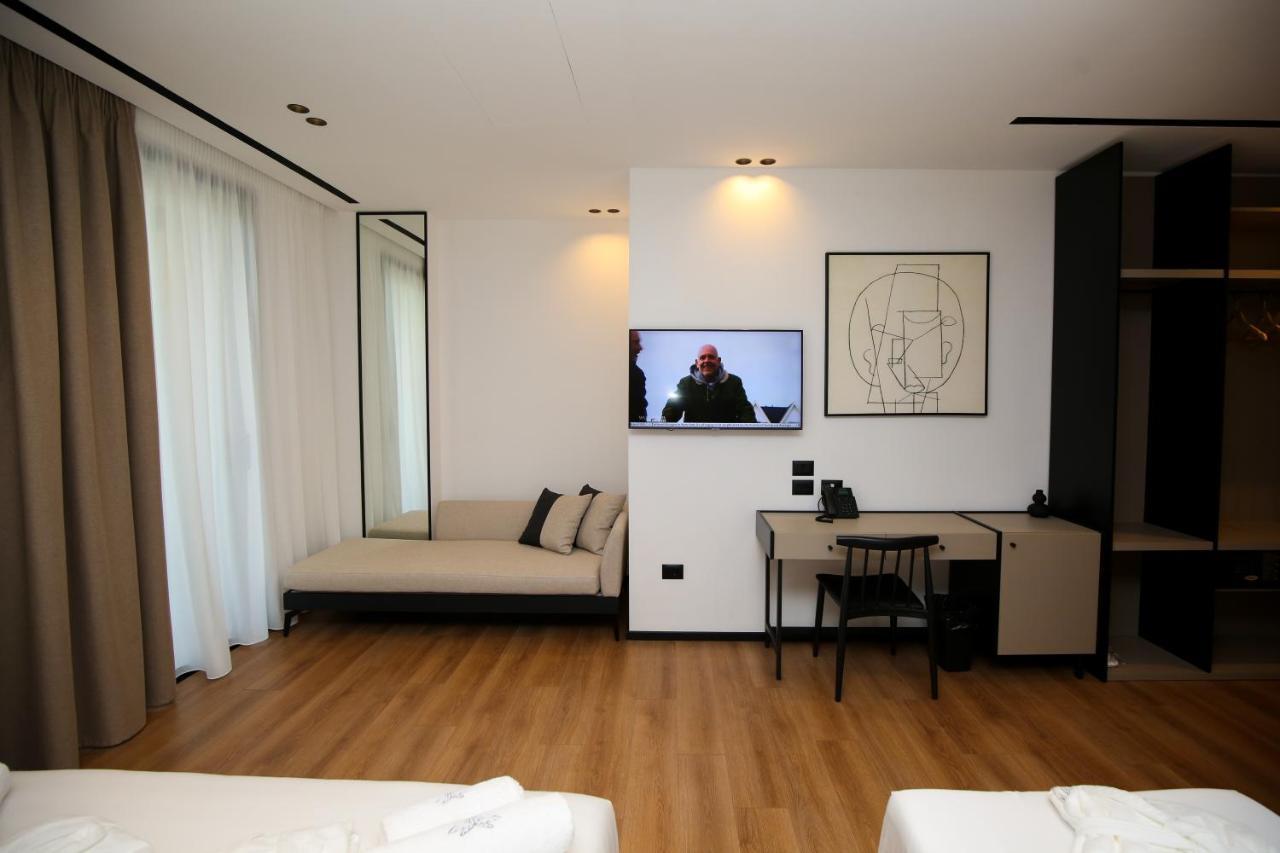 Nobus Hotel & Spa Radhime Bagian luar foto