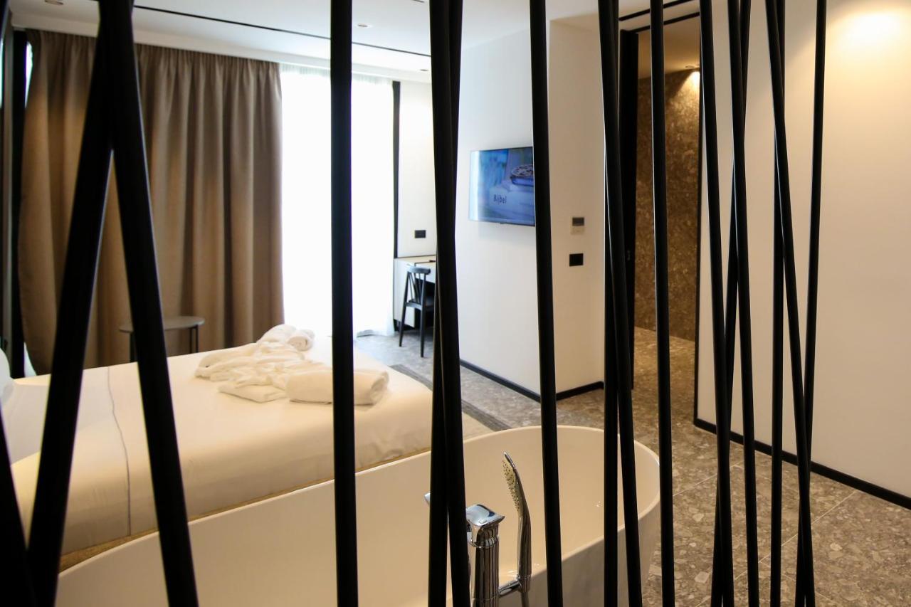 Nobus Hotel & Spa Radhime Bagian luar foto