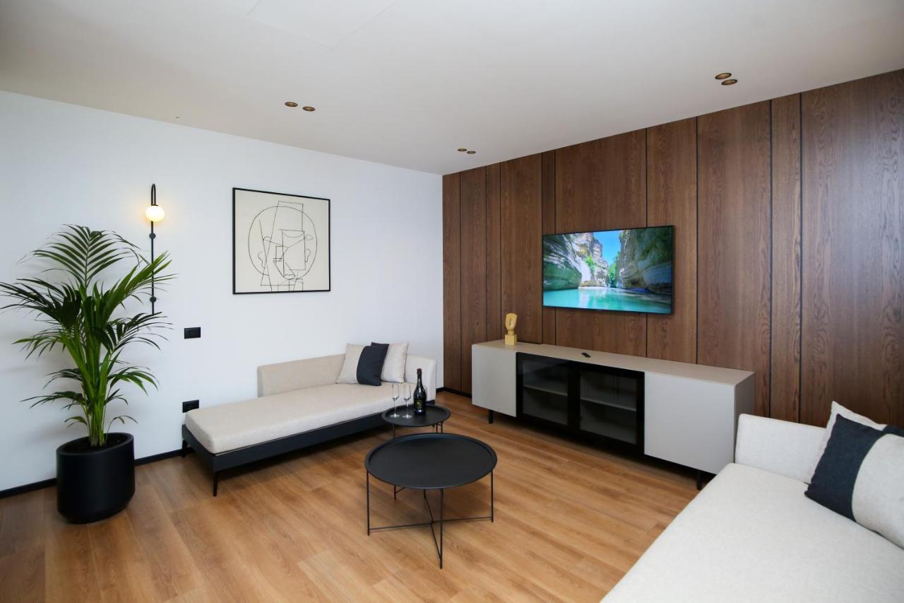 Nobus Hotel & Spa Radhime Bagian luar foto