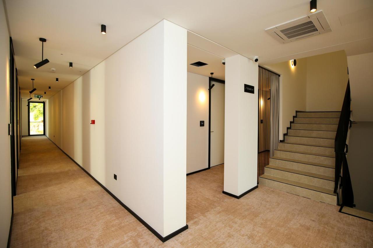 Nobus Hotel & Spa Radhime Bagian luar foto