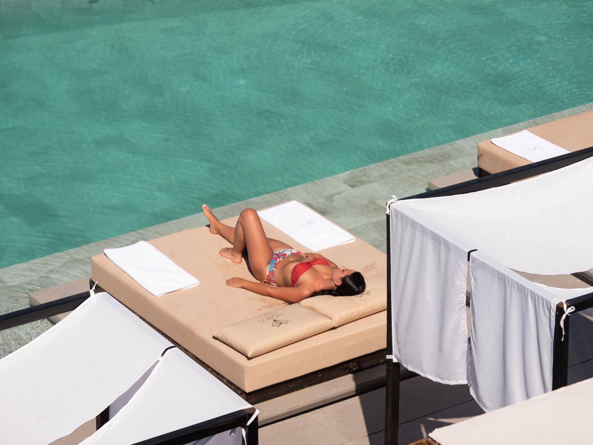 Nobus Hotel & Spa Radhime Bagian luar foto
