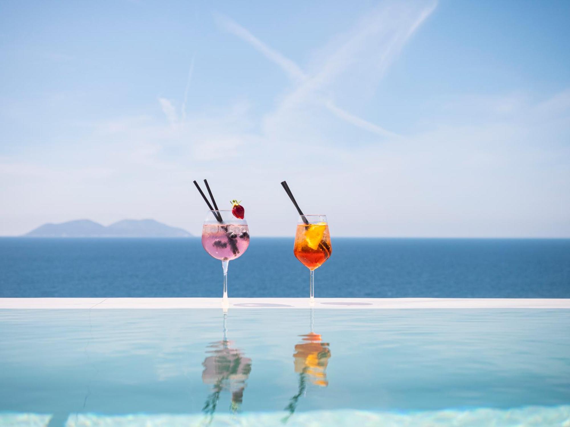 Nobus Hotel & Spa Radhime Bagian luar foto
