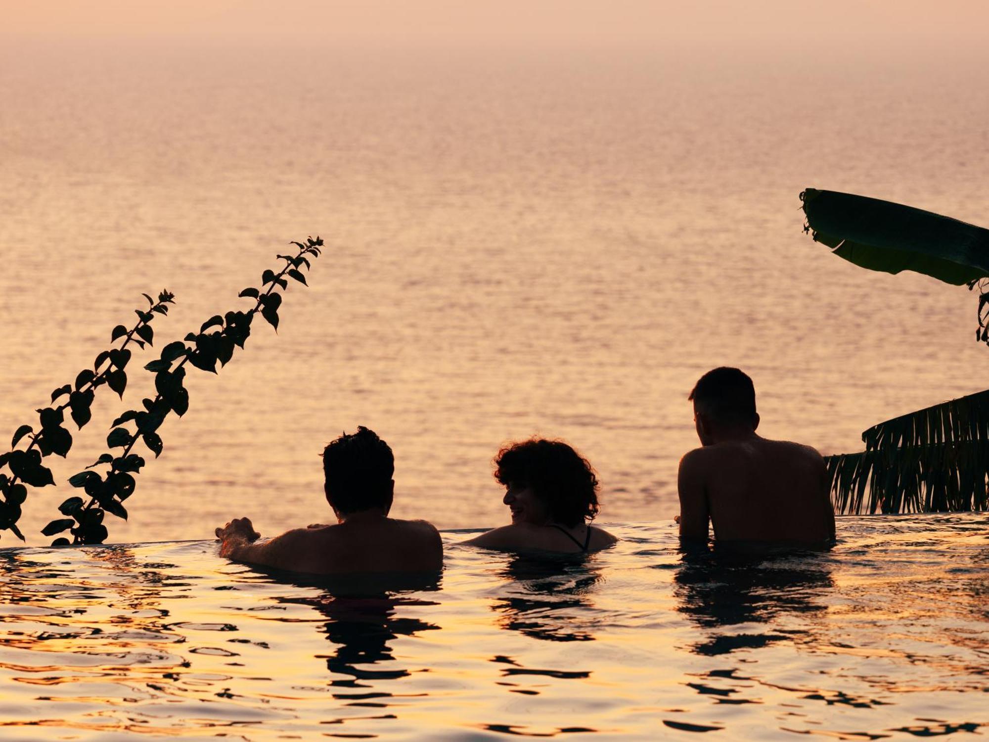 Nobus Hotel & Spa Radhime Bagian luar foto