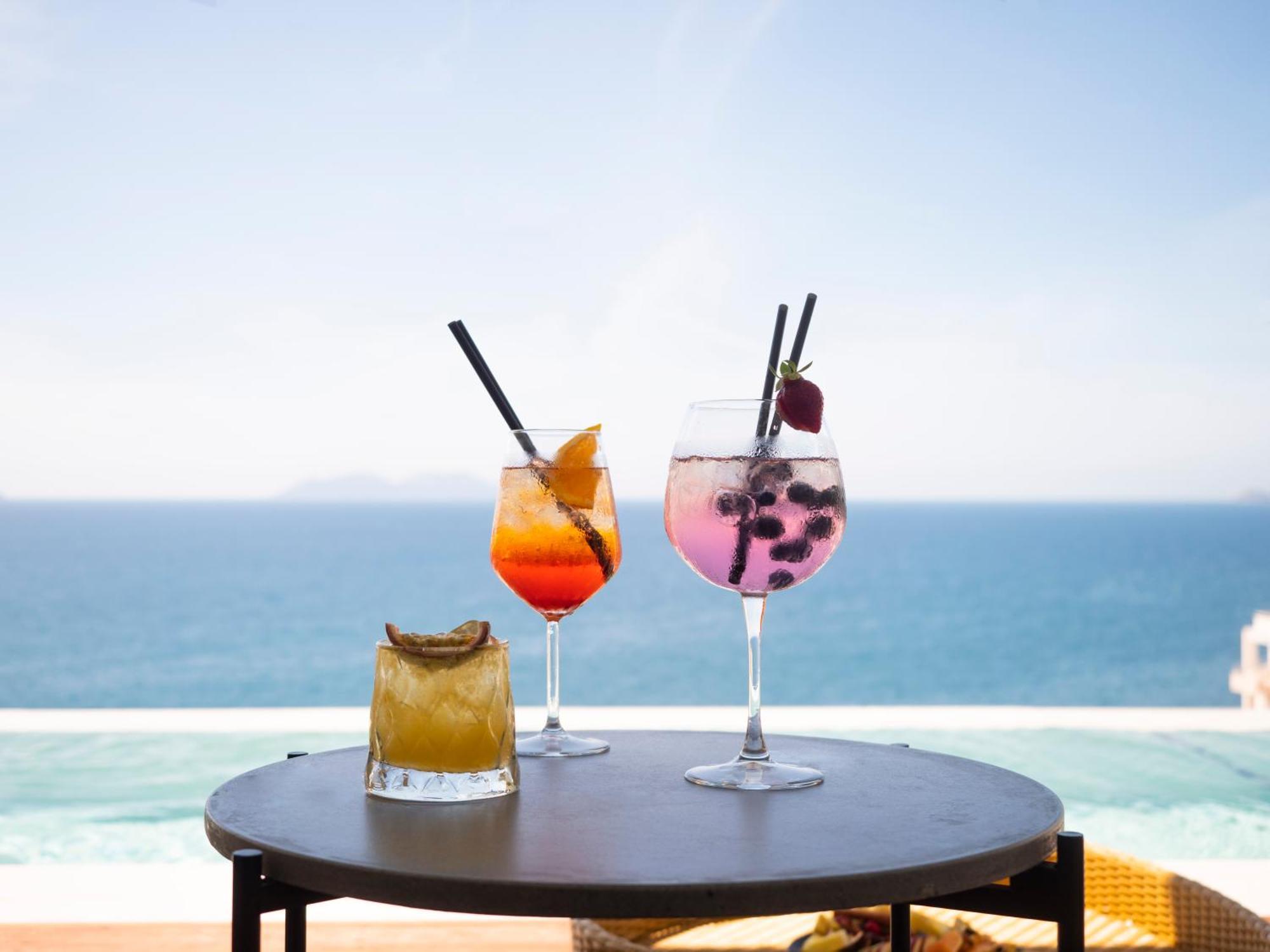 Nobus Hotel & Spa Radhime Bagian luar foto