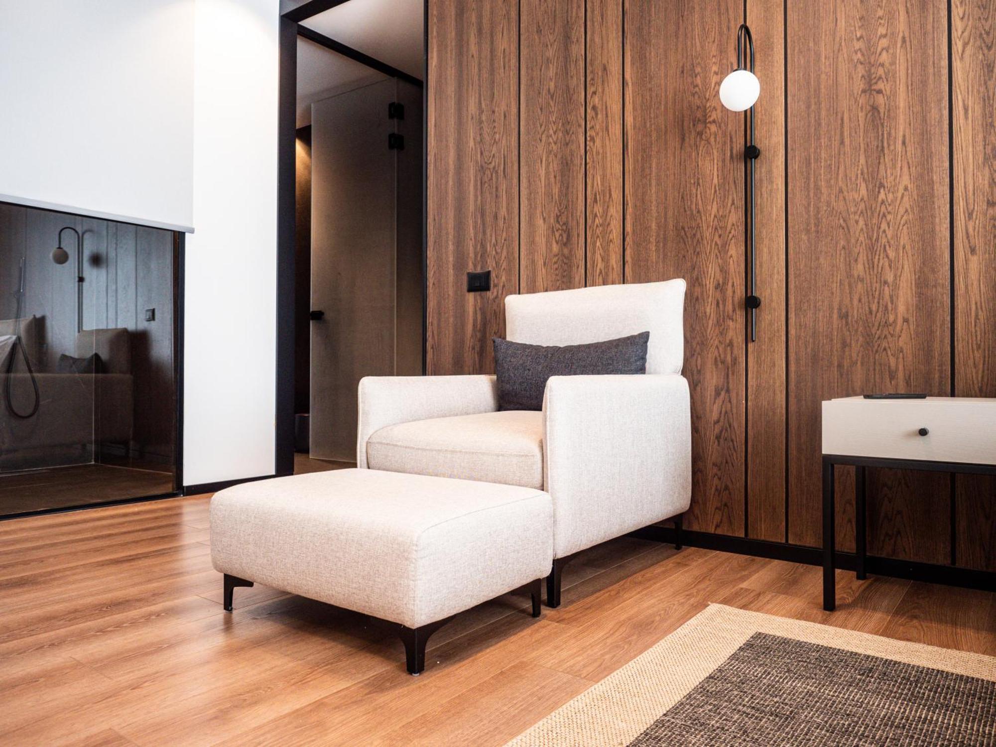 Nobus Hotel & Spa Radhime Bagian luar foto