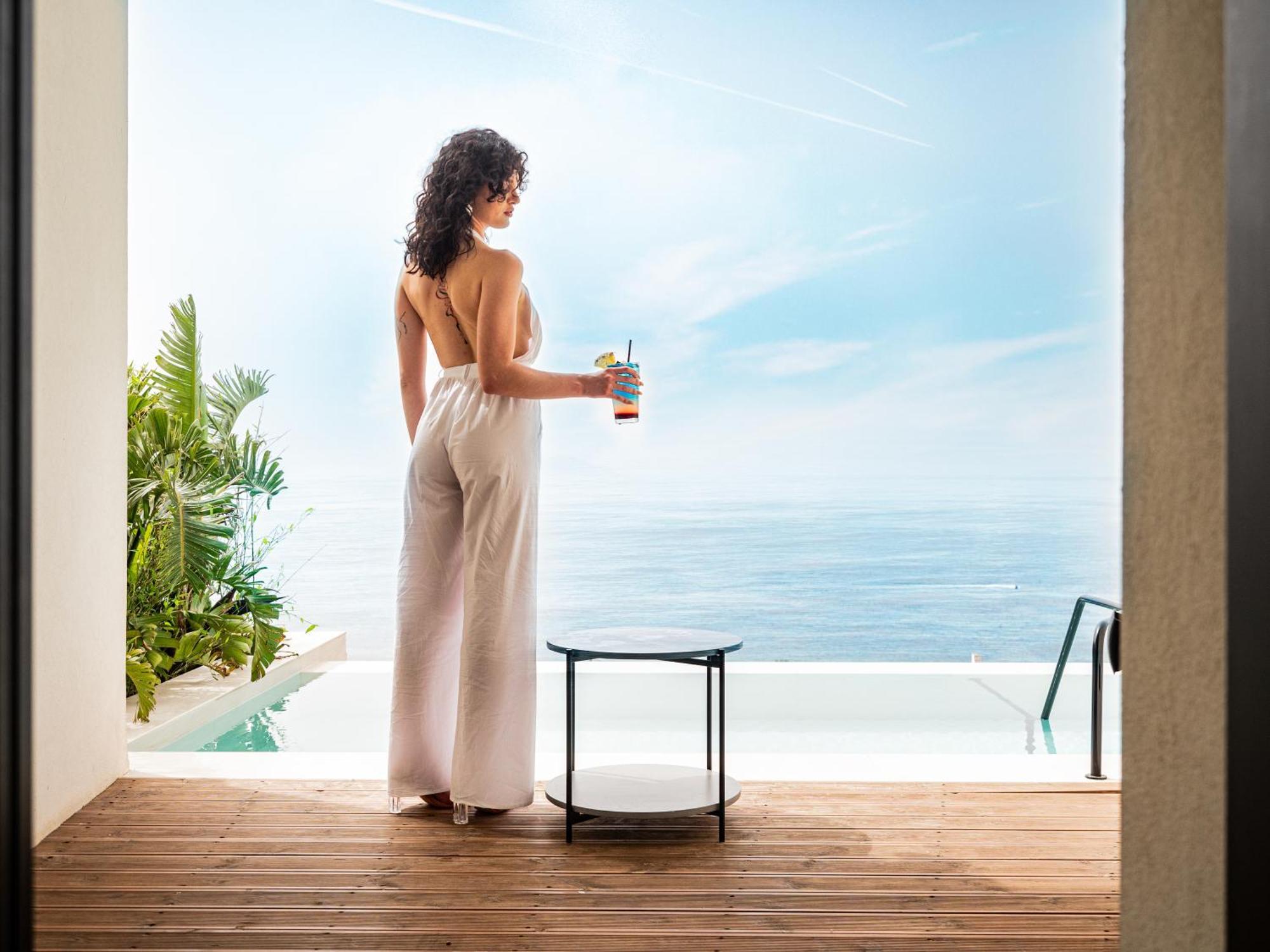 Nobus Hotel & Spa Radhime Bagian luar foto