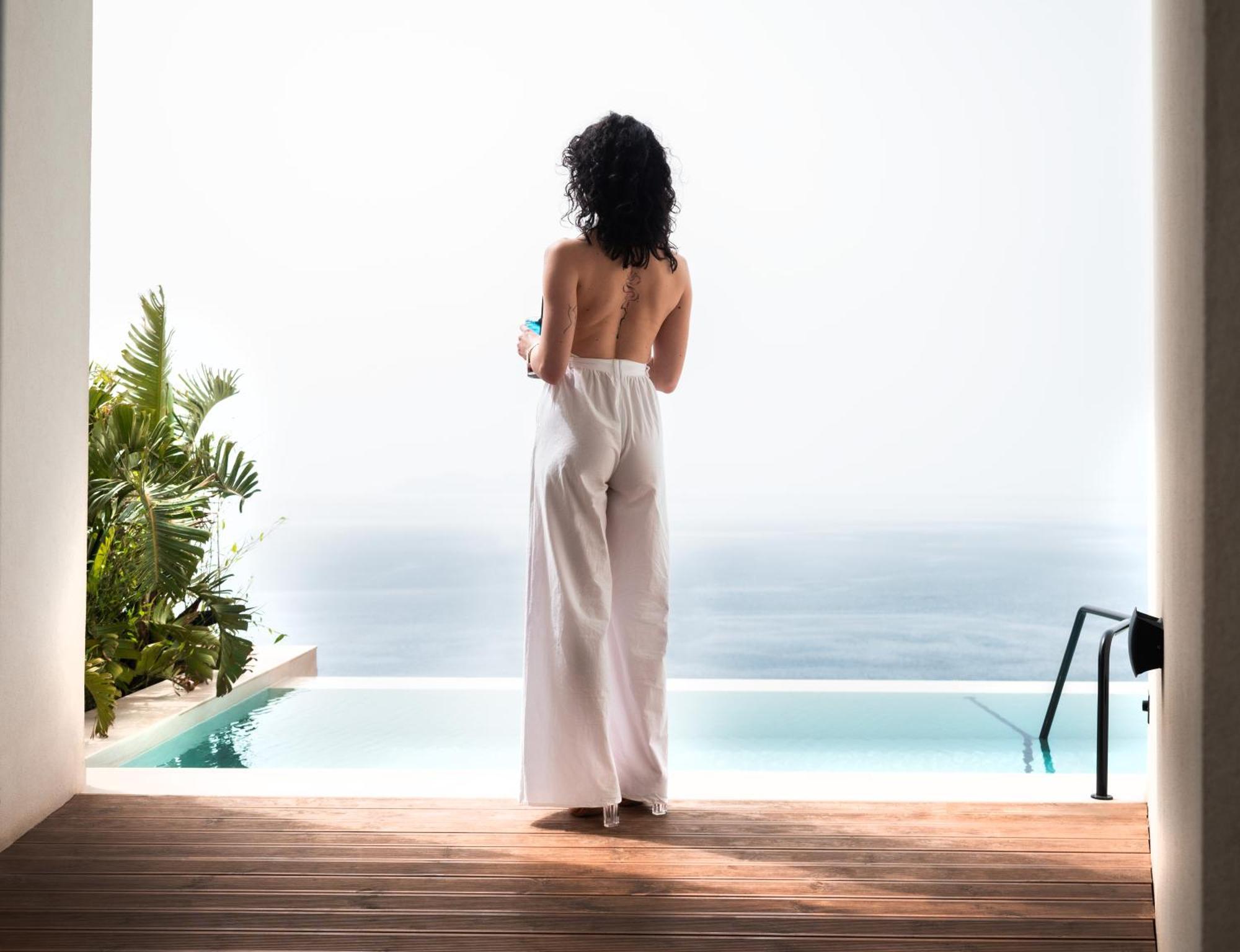 Nobus Hotel & Spa Radhime Bagian luar foto