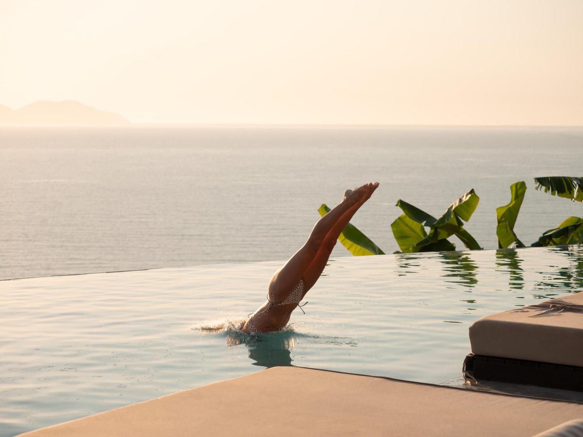 Nobus Hotel & Spa Radhime Bagian luar foto