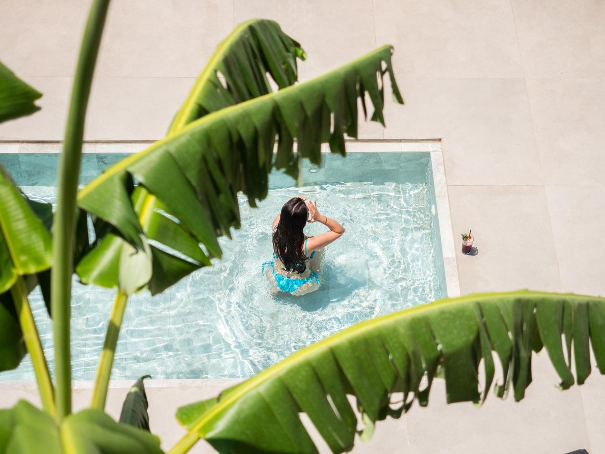 Nobus Hotel & Spa Radhime Bagian luar foto
